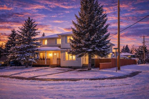 Semidetached House in Calgary, Alberta
