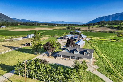Country House in Lister, British Columbia