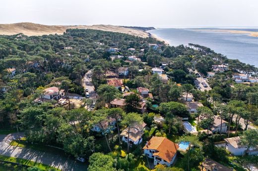 Detached House in Pyla sur Mer, Gironde