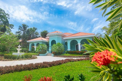 Luxury home in Roatán