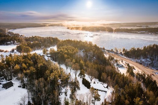 Casa Unifamiliare a Chicoutimi, Saguenay/Lac-Saint-Jean