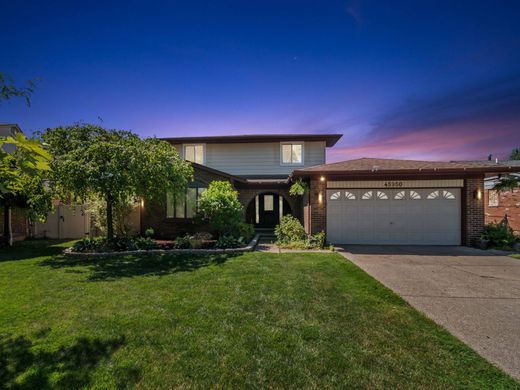 Detached House in Macomb, Macomb County