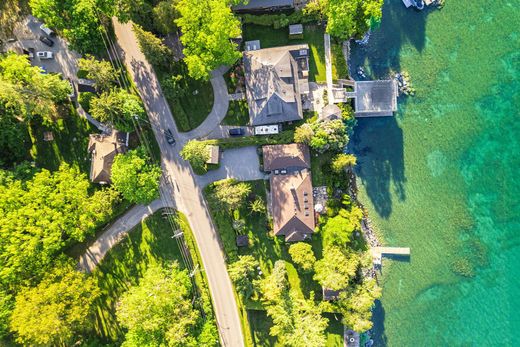 Detached House in Jackson's Point, Ontario