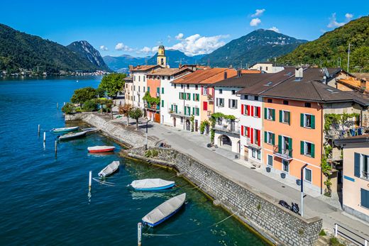 Detached House in Brusino Arsizio, Lugano