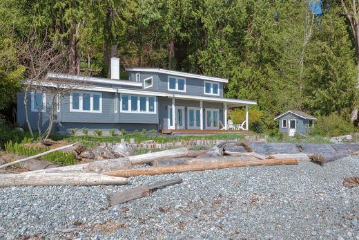 Detached House in Roberts Creek, Sunshine Coast Regional District