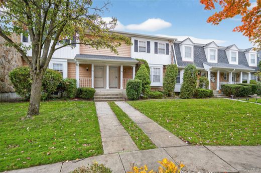 Квартира, Syosset, Nassau County