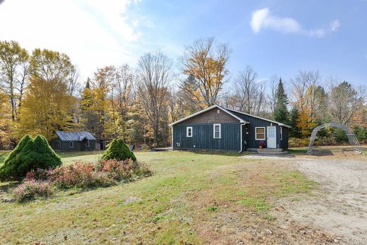 Detached House in Huntsville, Ontario