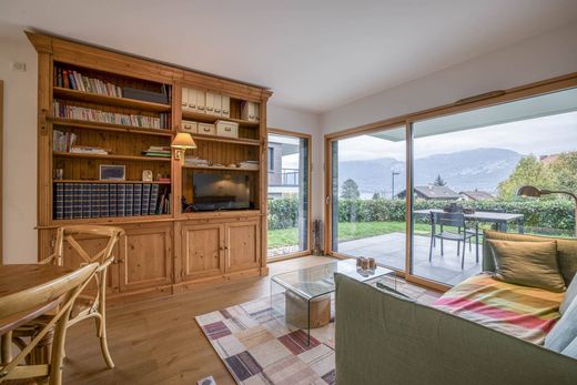 Sevrier, Haute-Savoieのアパートメント