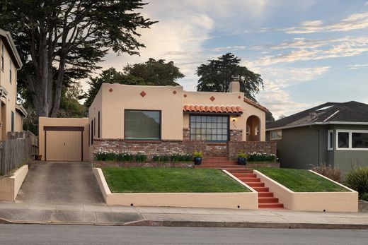 Detached House in Pacific Grove, Monterey County