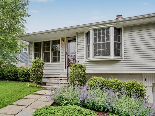 Detached House in Norwalk, Fairfield County