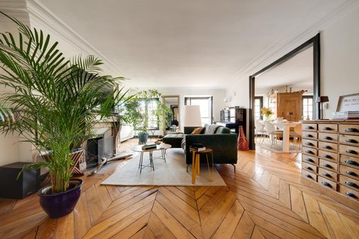 Apartment in Chatelet les Halles, Louvre-Tuileries, Palais Royal, Paris