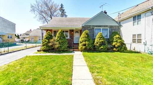 Apartment in Glen Cove, Nassau County