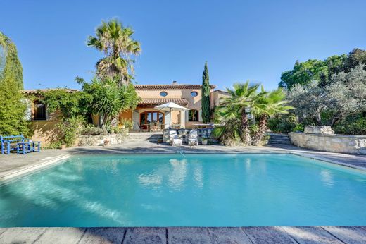Detached House in Arles, Bouches-du-Rhône