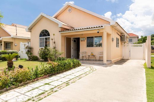 Einfamilienhaus in Caymanas, Saint Catherine Parish