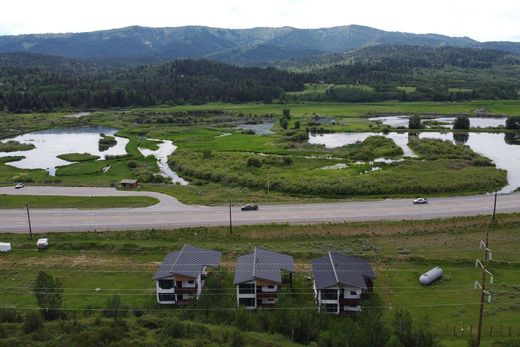 Luxury home in Alpine, Lincoln County