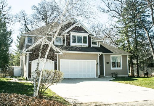 Detached House in Fontana, Walworth County