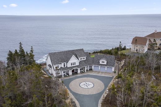 Detached House for sale in Bear Cove