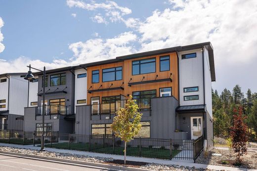 Dom miejski w Kelowna, Regional District of Central Okanagan