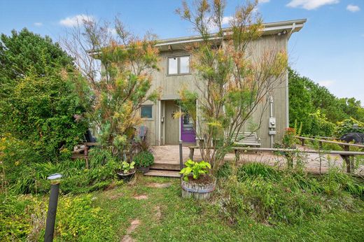 Detached House in Clarksburg, Ontario