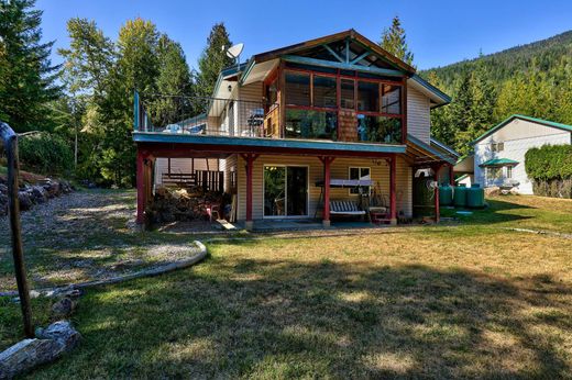 Dom jednorodzinny w Anglemont, Columbia-Shuswap Regional District