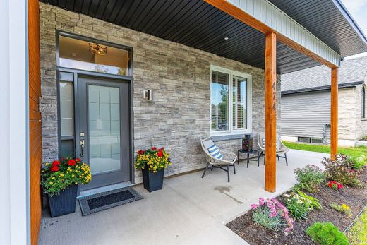 Detached House in Saugeen Shores, Ontario