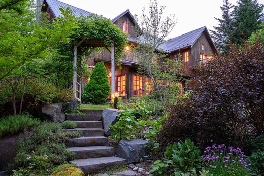 Detached House in Salt Spring Island, Capital Regional District