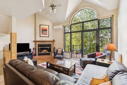 Villa multifamiliale à Mont-Tremblant, Laurentides