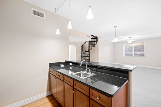 Apartment in Englewood, Arapahoe County