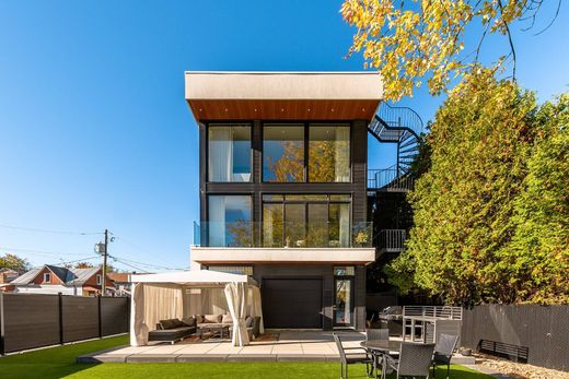 Vrijstaand huis in Chomedey, City of Montréal