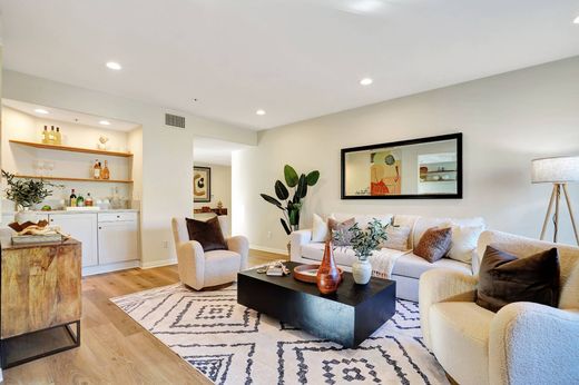 Apartment for sale in Los Angeles