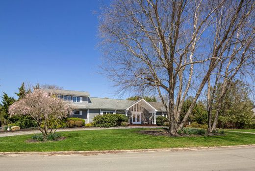 Detached House in Water Mill, Suffolk County
