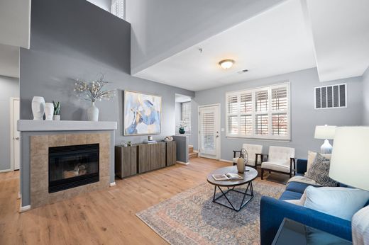 Квартира, Arvada, Jefferson County