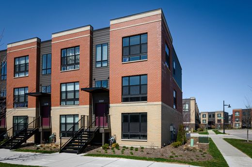 Townhouse - Schaumburg, Cook County