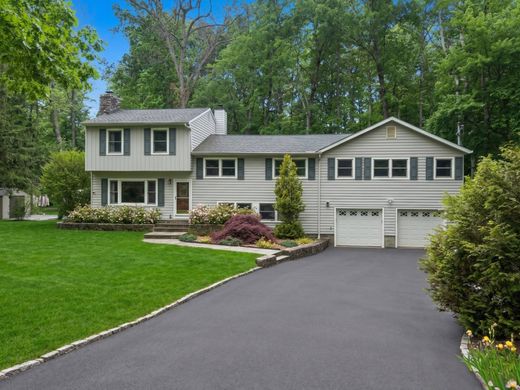 Detached House in Brookfield, Fairfield County