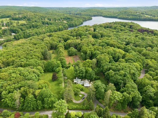 Luxury home in Cross River, Westchester County