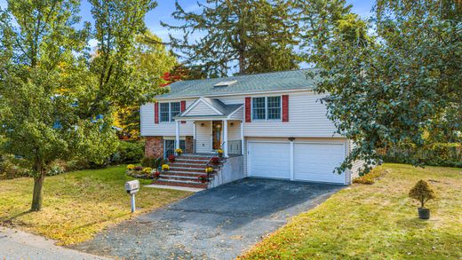 Detached House in Locust Valley, Nassau County