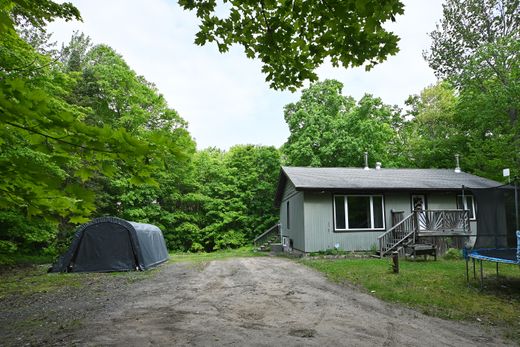 Detached House for sale in McDougall