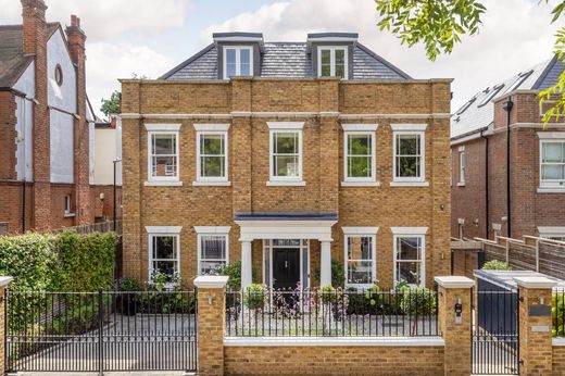 Detached House in London, Greater London