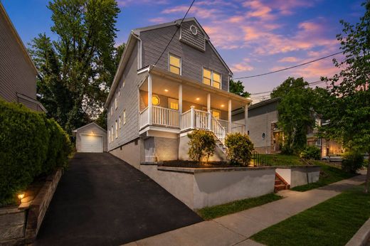 Casa de lujo en East Rutherford, Condado de Bergen