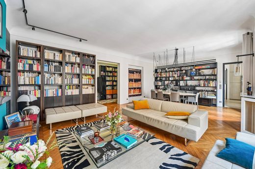 Apartment in Neuilly-sur-Seine, Hauts-de-Seine