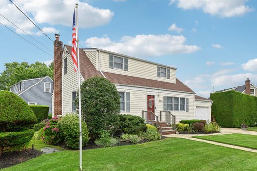 Detached House in Massapequa Park, Nassau County