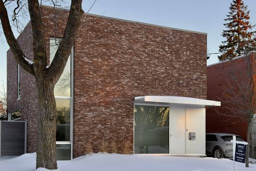 Detached House in Ahuntsic, Laval Region