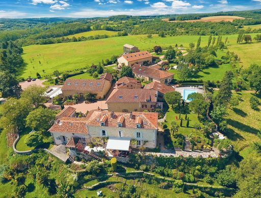 Vrijstaand huis in Nontron, Dordogne