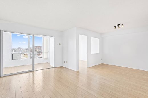 Apartment in Mississauga, Ontario