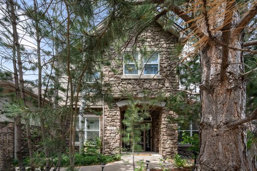 Detached House in Castle Pines, Douglas County