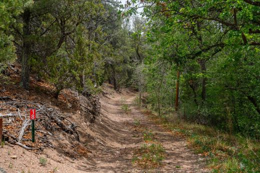 Land in Santa Fe, Santa Fe County