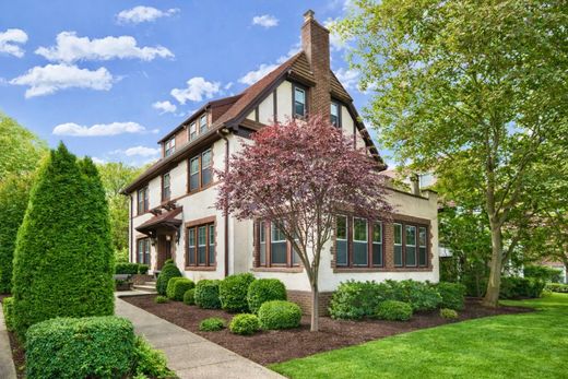 Einfamilienhaus in Forest Hills, Queens County