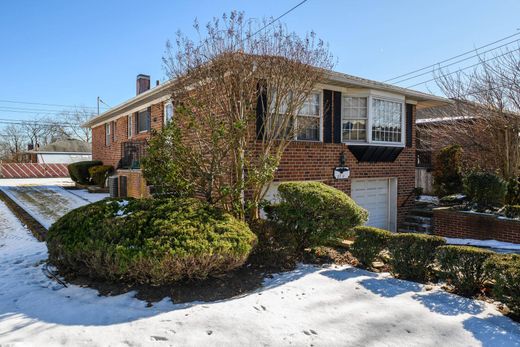 Detached House in Bayside, Queens