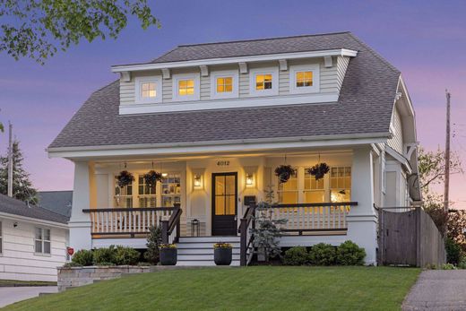 Detached House in Edina, Hennepin County
