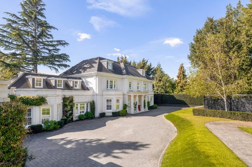 Detached House in London, Greater London